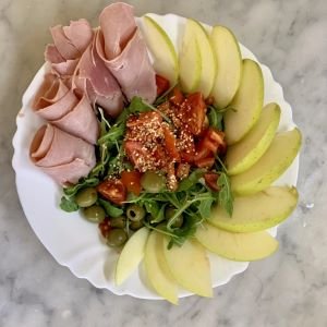 Piatto di insalata estiva super veloce NUTRIZIONISTA PIETRASANTA